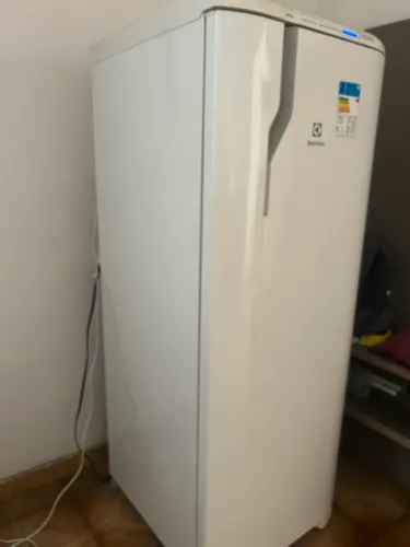 Geladeira Electrolux Frost Free 1 Porta 322L Branca 110v RFE39