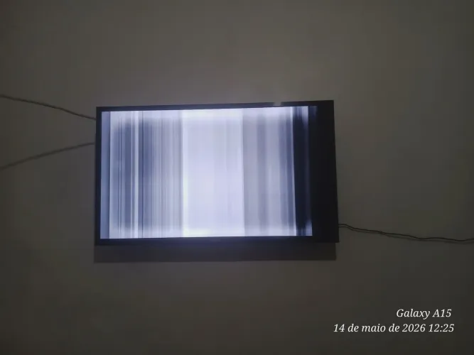 Vendo TV Samsung 32 Smart com defeito