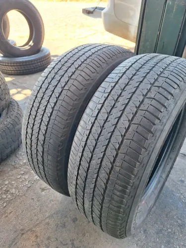 Pneus 255 60 18 Bridgestone (meia-vida)
