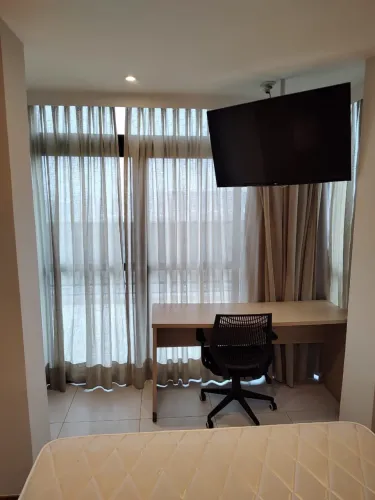 Alugo excelente apartamento no hotel Athos Bulcão
