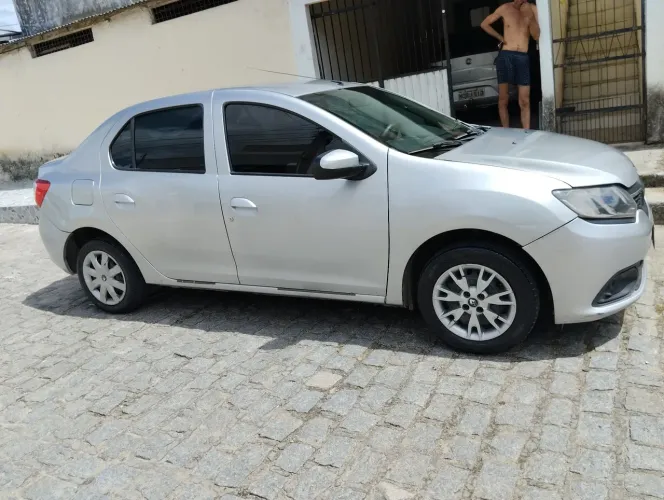 Renault Logan Authentique Hi-flex 1.0 16V 4P 2015