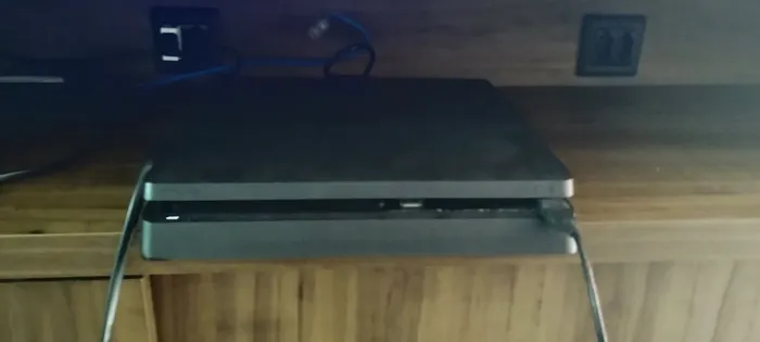 PS4 slim +3 controles +7 jogos (ler descrição)