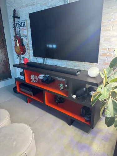Aparador / Rack Madeira - Preto e Vermelho
