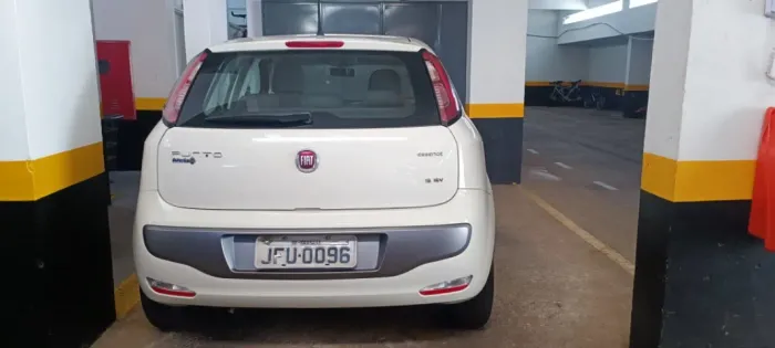 Fiat Punto Essence 1.6 Flex 16V 5P 2013