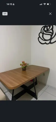Mesa de madeira desmontável para 06 lugares