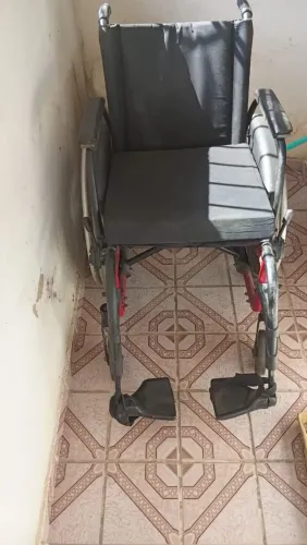 Vendo cadeira de rodas