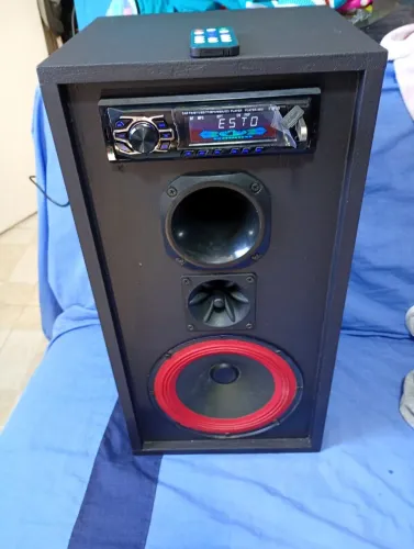 Caixa de som com rádio