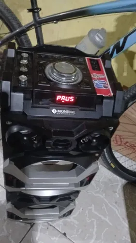 Vendo caixa de som mundial eletronic 300w rms 450,00 reais funcionando perfeitamente