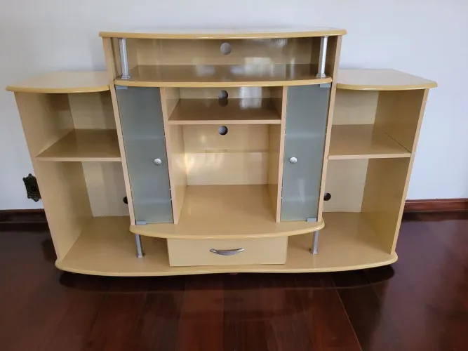 Rack marfim,  em perfeito estado. Medidas: Altura: 83 cm; Largura: 1,50 cm