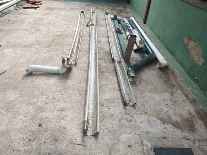 Sistema de calha tigre pra telhado com saídas d'água e 100 ele 75 mm em tubos PVC tigre - 