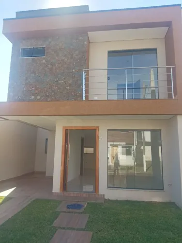 Sobrado em condomínio;  110m²; 03 quartos no Campo de Santana - Curitiba - PR