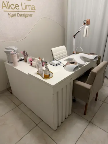 MESA MANICURE EM L COM SUGADOR E INSTALAÇÃO ELÉTRICA.
