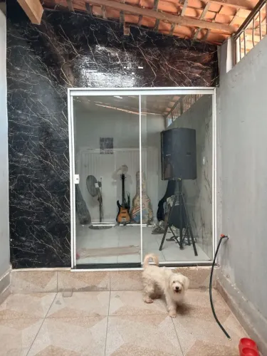 Vendo Casa na zona Norte bem conservada.