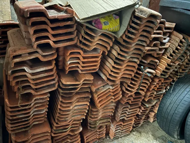 Lote de Telhas de Barro