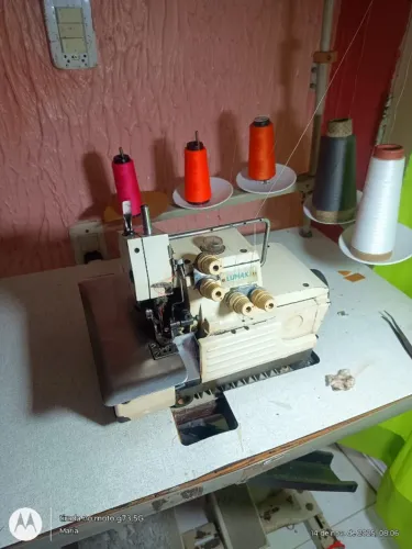 Máquina overloque 5 linhas funcionando perfeitamente
