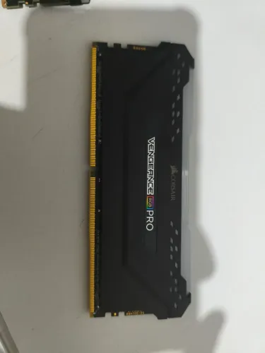 Memória RAM Corsair Vengeance RGB Pro 1x16 gb 3600MHZ - Impecável