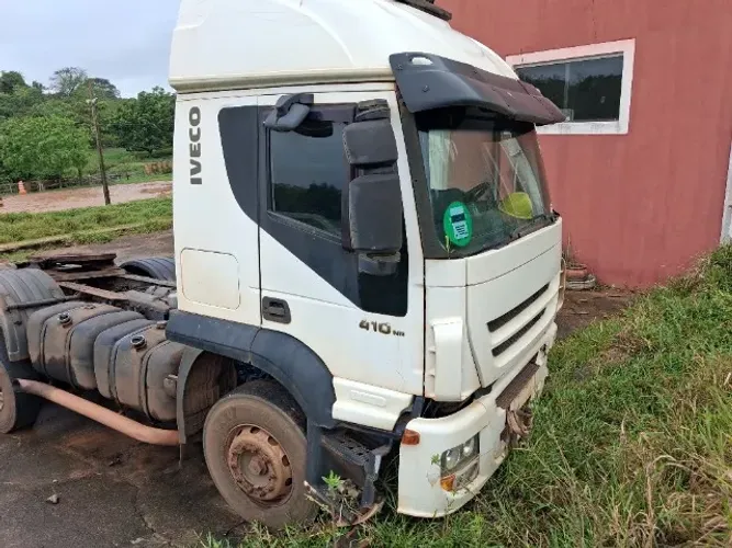 Caminhão com o motor fundido câmbio novo cabine nova no preço