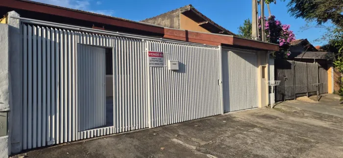 Casa reformada no JD. Das Indústrias