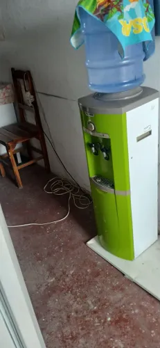 Vendo um bebedouro de água gelada bem conservado gelando perfeitamente