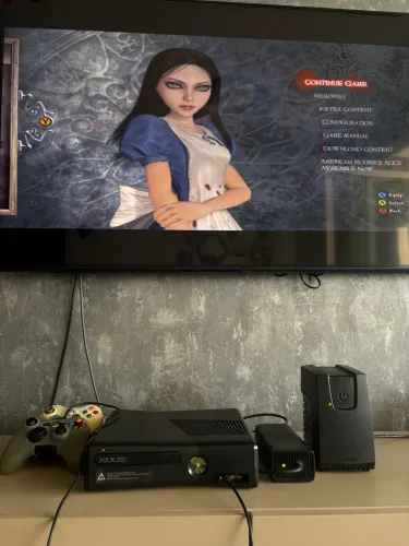 Xbox Slim 360 + 3 controles + fonte