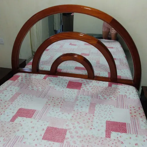 Vendo cama de casal 100% madeira 