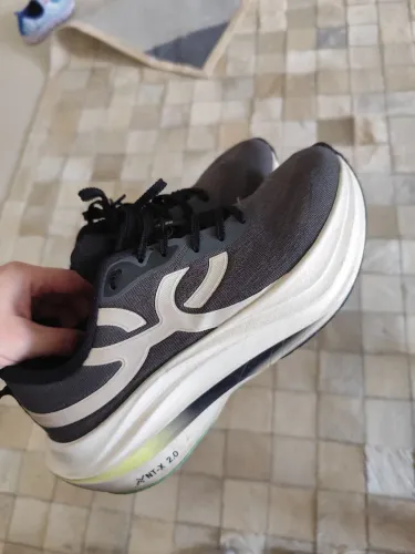 Tênis corre turbo