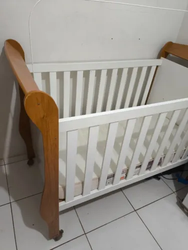 BERÇO MULTIFUNCIONAL EM ÓTIMO ESTADO - ACOMPANHA COLCHÃO