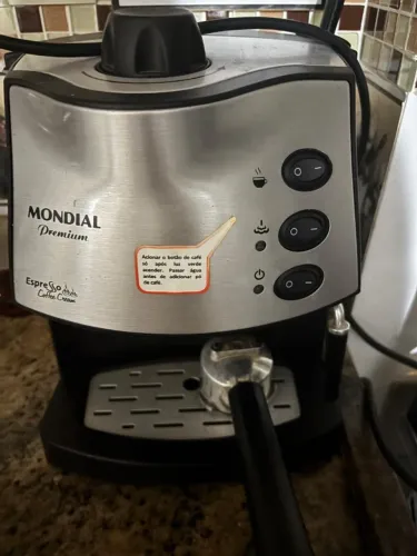 Cafeteira Expresso Premium Mondial e porta cápsulas 
