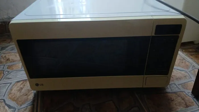 Micro-ondas LG 30 litros branco (modelo MS3047G)