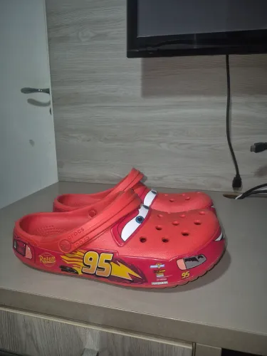 Crocs relâmpago McQueen