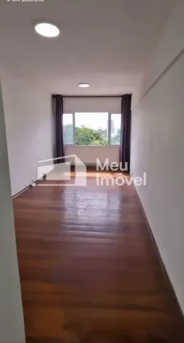 Locação - Imóvel possui 77 metros quadrados com 3 quartos, 1 suíte, 2 vagas garagem