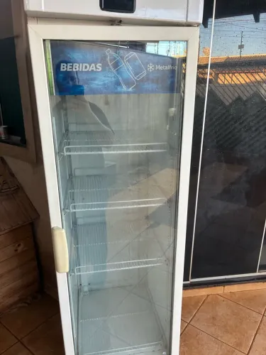Freezer cervejeiro Metalfrio 276 litros motor 220v