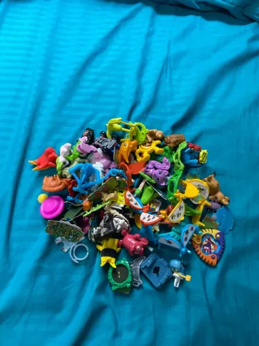lote kinder ovo 40 peças aproximadamente