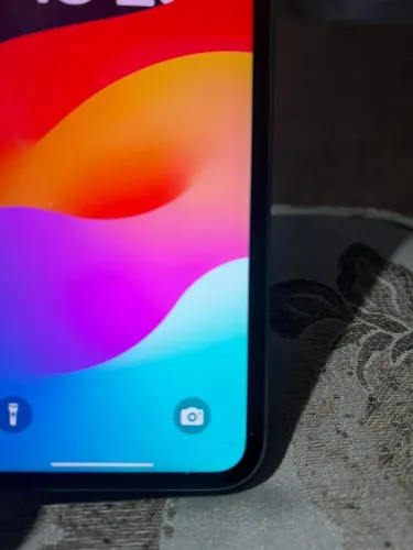 iPhone XR 64 gb com pequena trinca em baixo não interfere em nada 