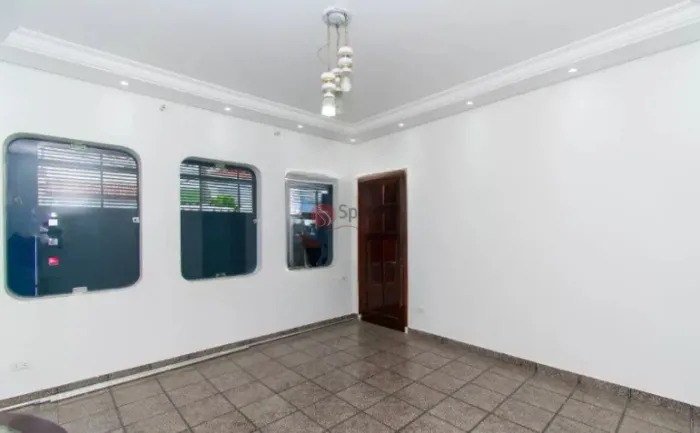 Casa térrea à venda no Jardim Vila Formosa com 250 metros.