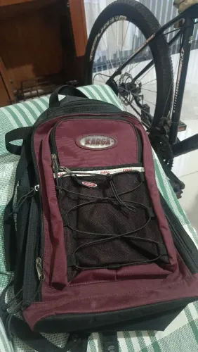 Mochila Karga Executiva/Escolar Preta e Bordô - Ótimo Estado