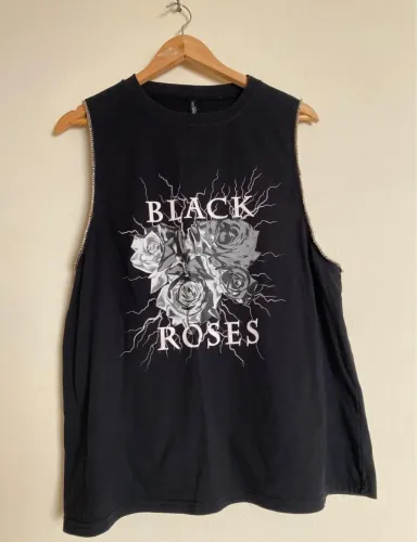Blusa preta com strass