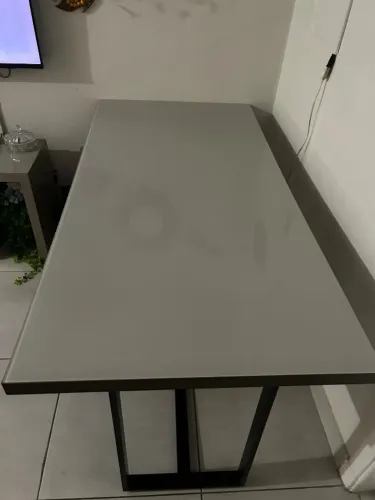 Mesa de jantar 1,80m - Moderna e elegante
