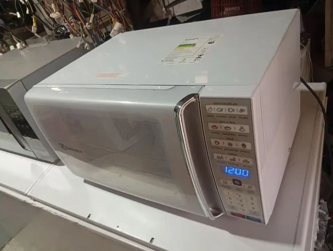 Microondas Electrolux 34 litros novinho funcionando perfeitamente 