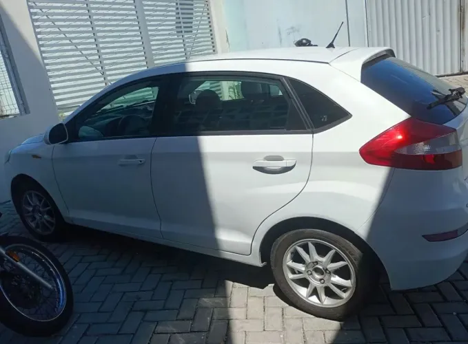 Chery Celer Hatch 1.5 16V Flex 5P 2015
