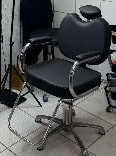 Cadeira para cabeleireiro e studio de sobrancelha/maquiagem