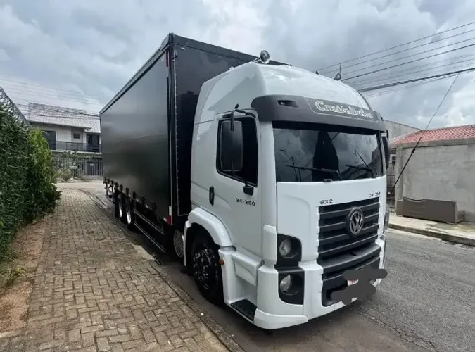 vw 24-250 6x2 ano 2012 baú sider 9,2m