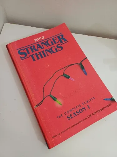 Roteiro Original Stranger Things 1 temporada - Item de Colecionador