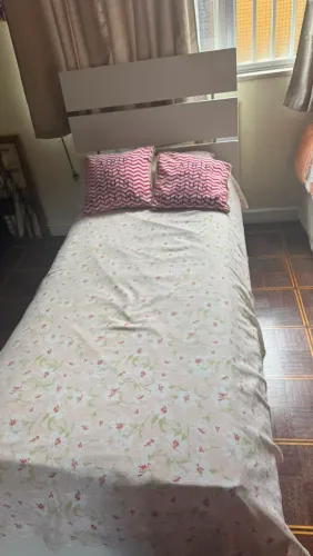 Cama de solteiro com colchao 