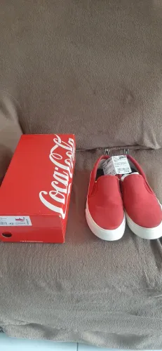 Estou vendendo este tênis Coca-Cola