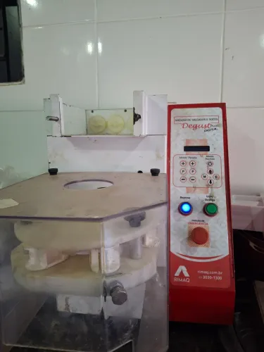 Máquina de salgados com defeito , não está funcionando