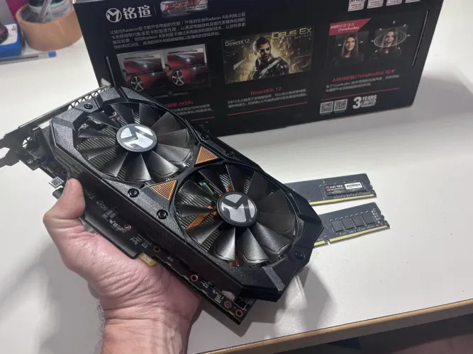 Placa de vídeo RX 580 8gb Vram + Memória Ram ddr 4 2x8 gb 2666 hz