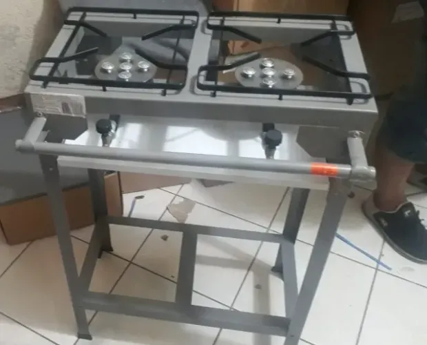 Fogão industrial a gás duas bocas com pés