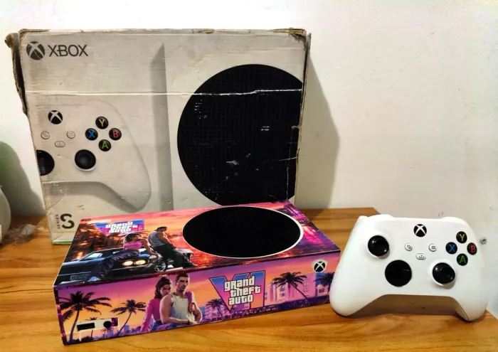 Xbox Série S lindo C/ Caixa - Ac cartão (Se prepare para o GTA 6)