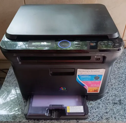 Vendo impressora Samsung a laser CLX-3175N funcionando, precisa de reparos. Leia.